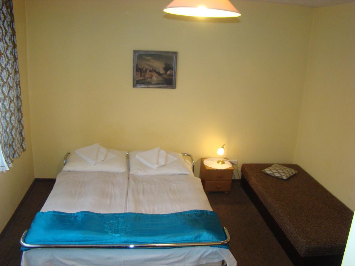 Hotel Pod Debem Chocianow ภายนอก รูปภาพ