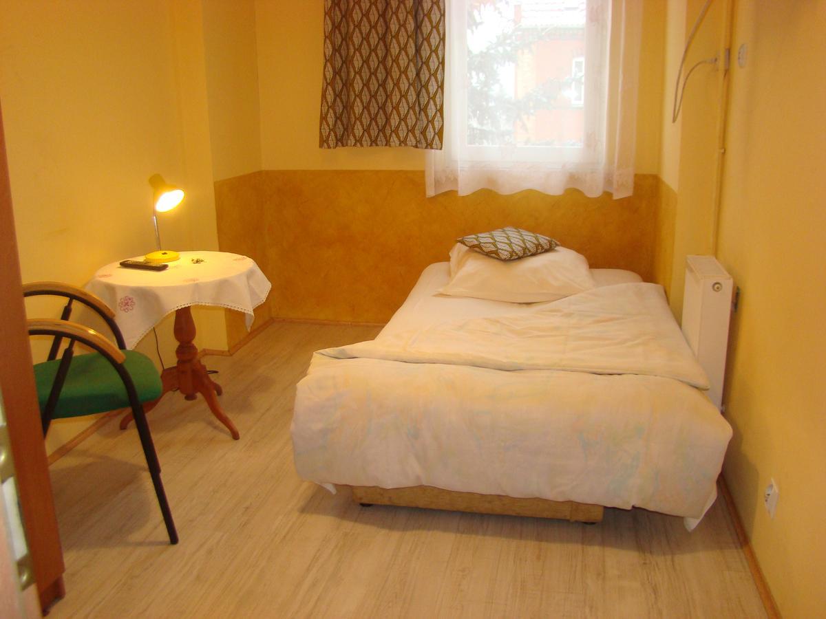 Hotel Pod Debem Chocianow ภายนอก รูปภาพ